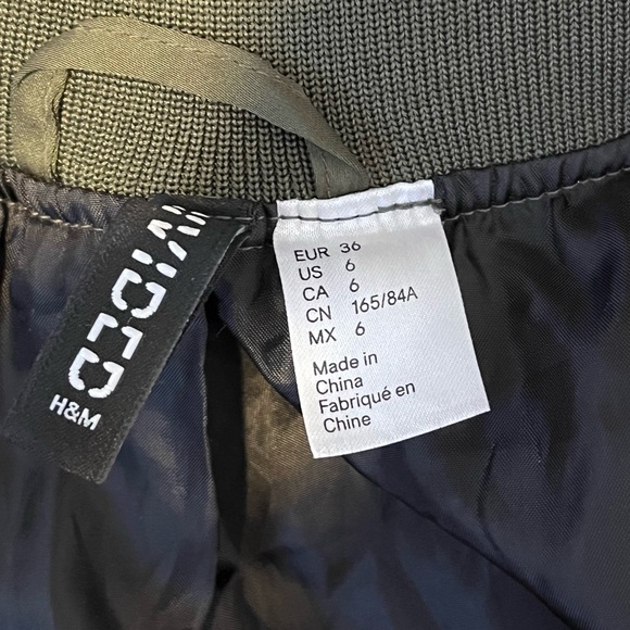 Olive Quilt-Sleeve Bomber Jacket - Picture 5 of 6